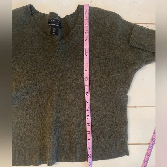 Tahari Forest Green Wool V-Neck Sweater Women’s Large Dark Academia Preppy - Picture 3 of 9